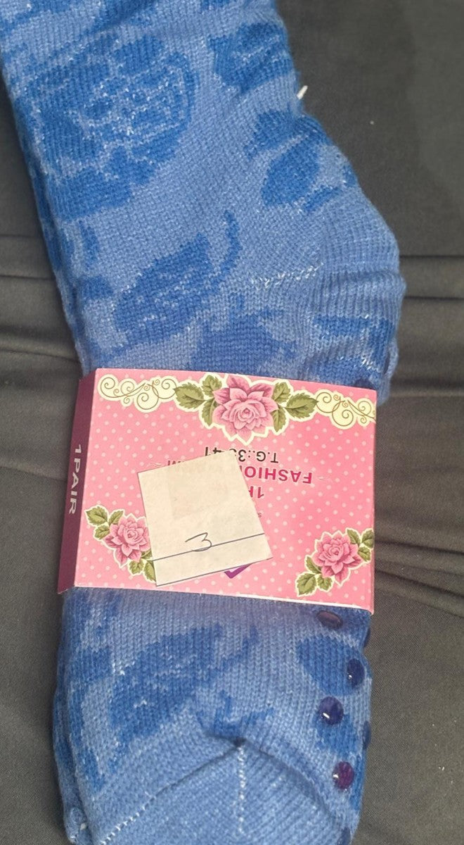 Fuzzy non slip cabin socks - Blue And white