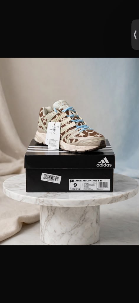 ADIDAS Adistar Cushion 3 - Cow / Giraffe Print + Blue Laces*
Beige brown animal print - Rare and trending