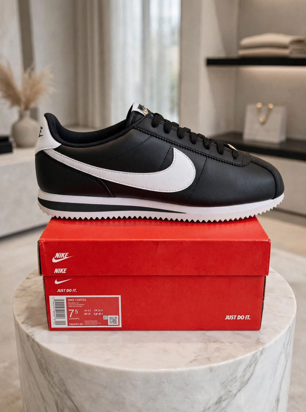 NIKE Cortez - Black / White - Size 7.5 US