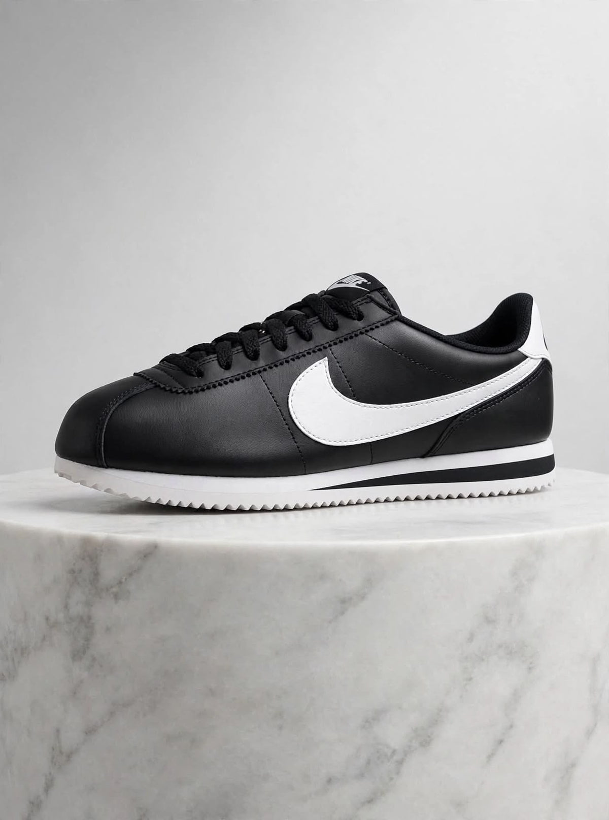 NIKE Cortez - Black / White - Size 7.5 US