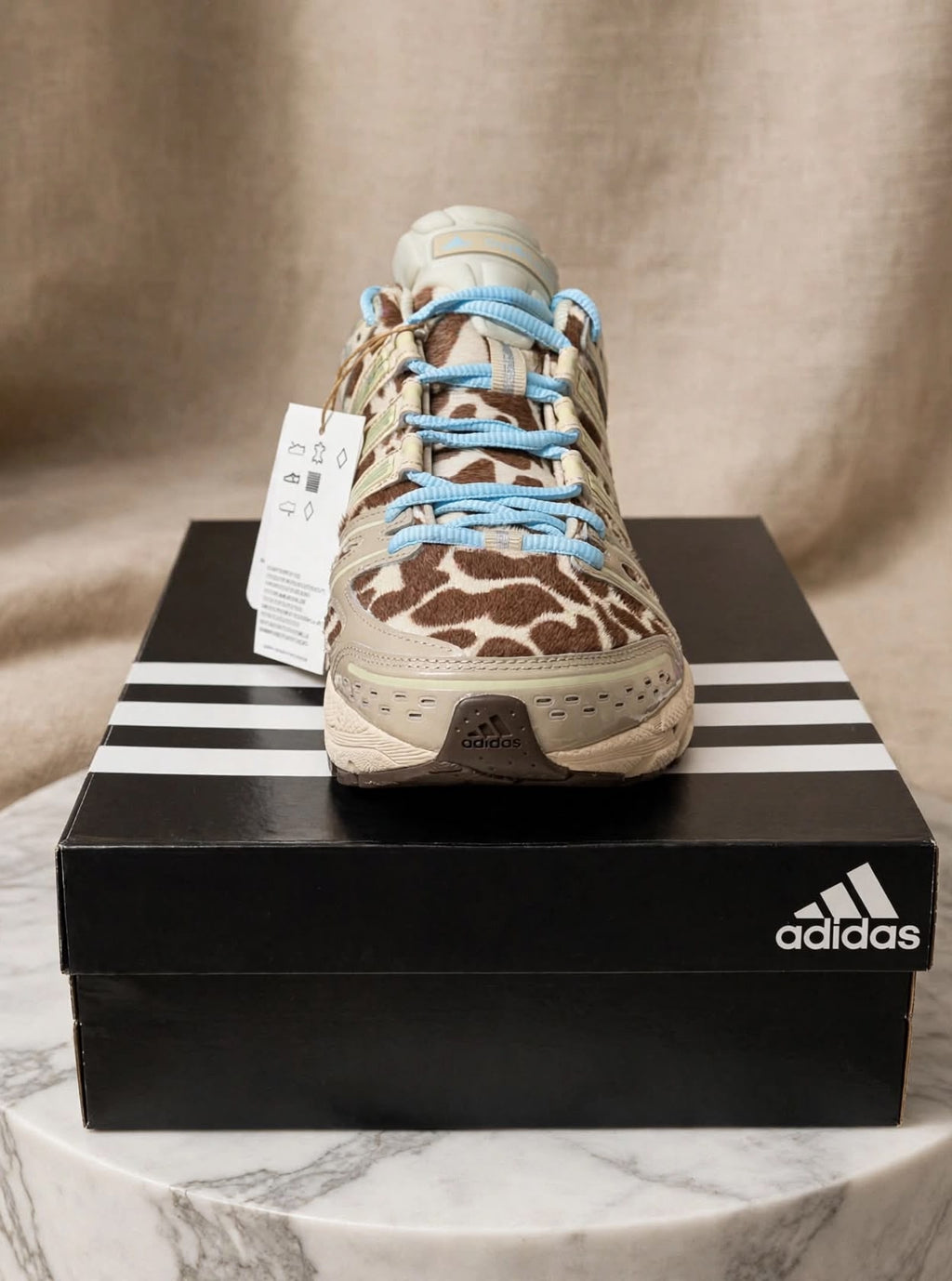 ADIDAS Adistar Cushion 3 - Cow / Giraffe Print + Blue Laces*
Beige brown animal print - Rare and trending