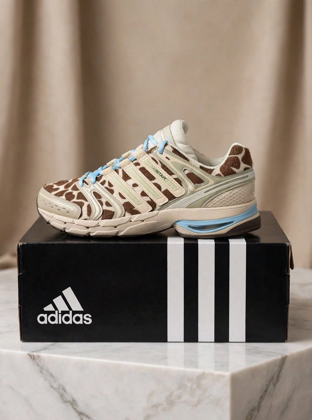 ADIDAS Adistar Cushion 3 - Cow / Giraffe Print + Blue Laces*
Beige brown animal print - Rare and trending